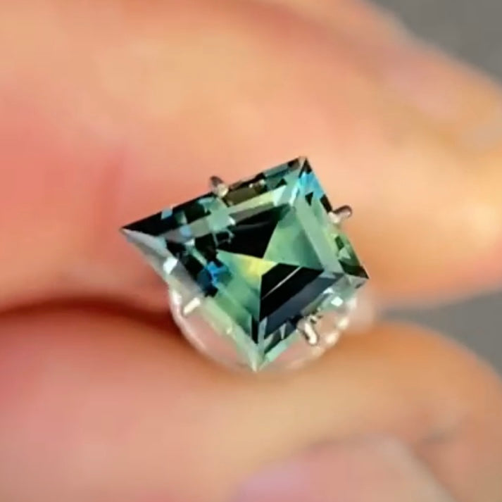 Kite 1.10ct blue/yellow parti Australian Sapphire (Price Includes A Custom Made Solitare
Ring)