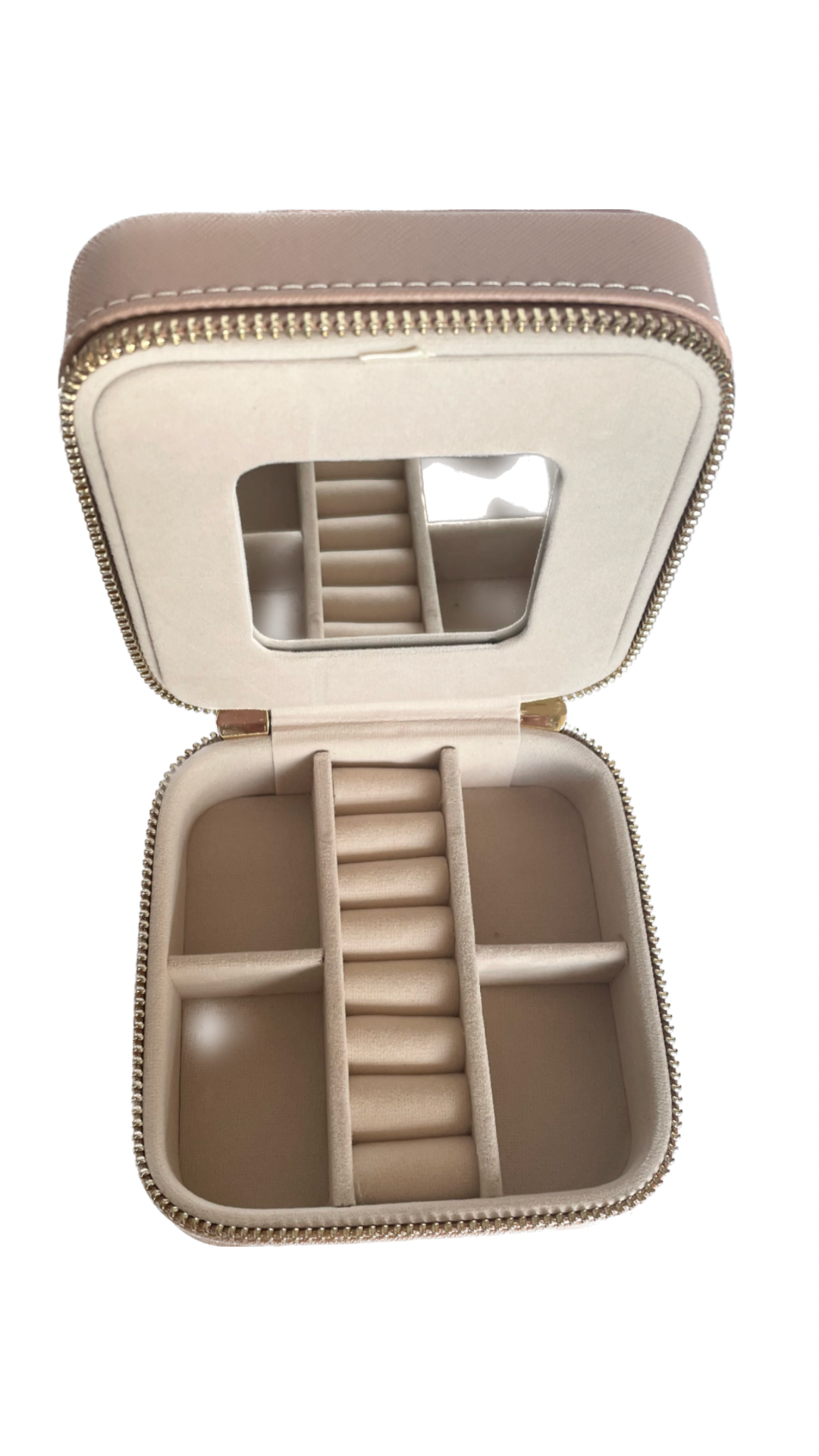 RACHEL BETH JEWELLERY TRAVEL BOXES Ideally sized for traveling, our Saffinao leather jewellery travel boxes have a handy mirror, compartments for your jewellery, and a zipper to keep everything secure. Colours Available: Burgundy, Nude, Brown & Black Approx Dimensions: 11.5cm x 11.5cm x 5.8cm whilst stock lasts *Boxes come empty