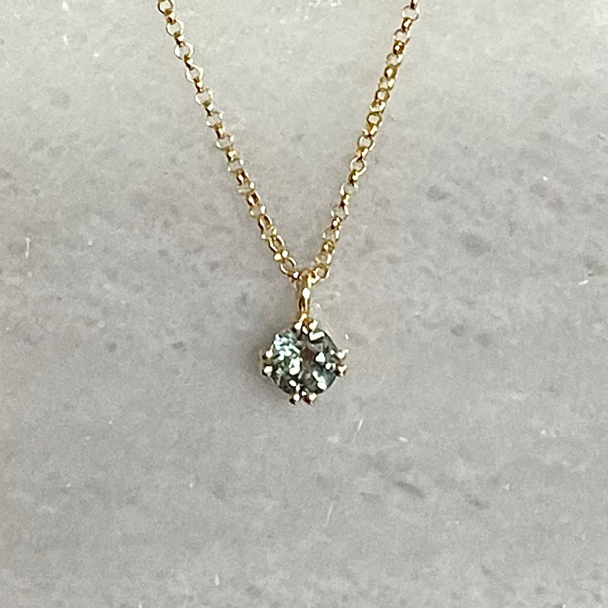 Round Brilliant light green Sapphire Pendant