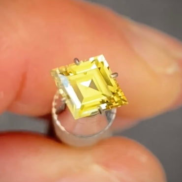 Kite 0.93ct yellow Australian Sapphire (Price Includes A Custom Made Solitare
Ring)