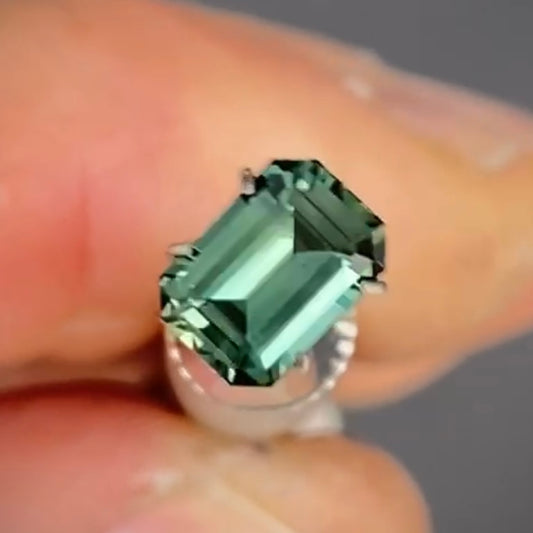 Emerald 1.06ct blue/green Australian Sapphire (Price Includes A Custom Made Solitare
Ring)