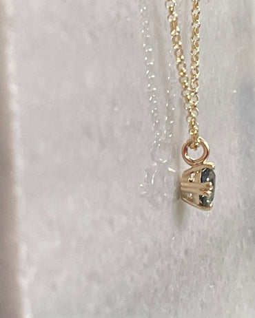 Round Brilliant light green Sapphire Pendant