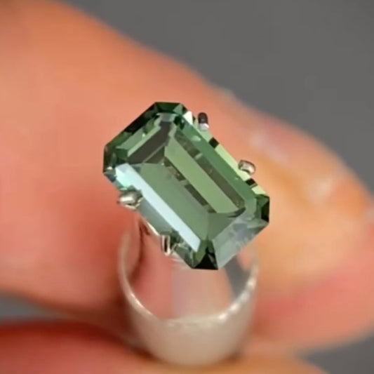 Emerald 1.50ct teal Natural Australian Sapphire (Price Includes A Custom Made Solitare
Ring)