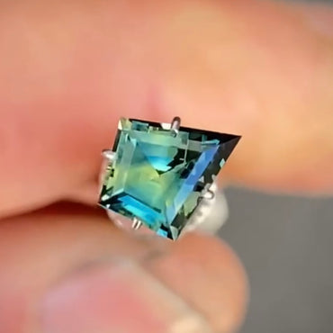 Kite 1.10ct blue/yellow parti Australian Sapphire (Price Includes A Custom Made Solitare
Ring)