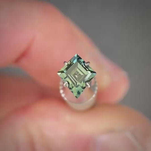 Kite 0.90ct blue/yellow parti Australian Sapphire