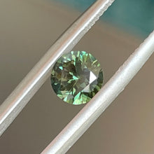 Load image into Gallery viewer, Round parti green 1.48ct Australian sapphire