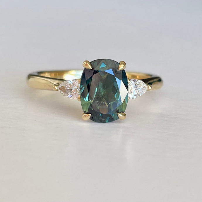 Australian Parti Oval Cut Sapphire Luna Ring
