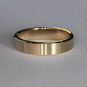 Classic Gold Bevelled Edge 5mm Band